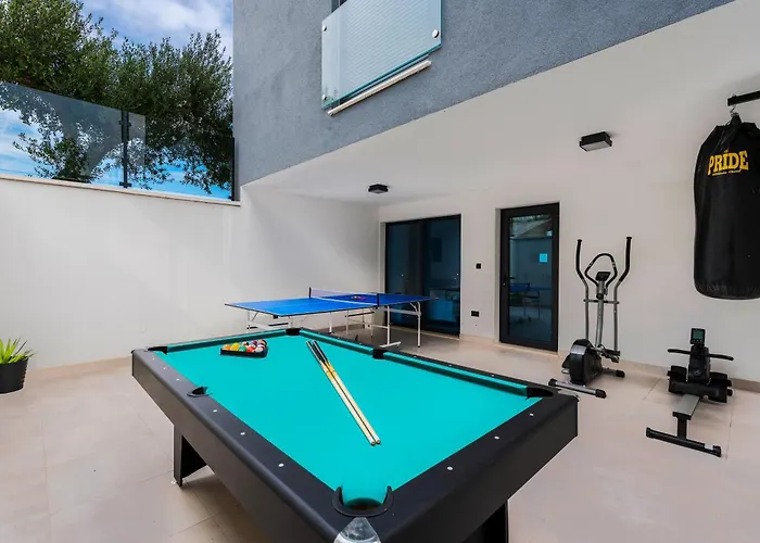 Magdalena Villa *